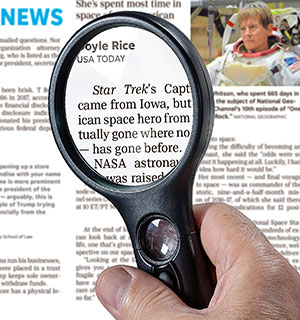 SeeZoom Handheld Magnifying Glass with Light